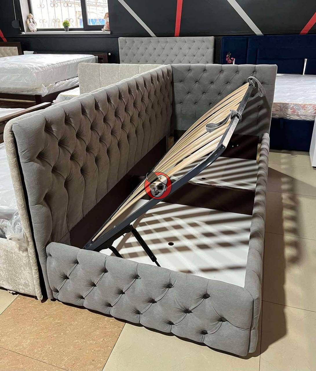 Ліжко Моніка Ґудзики